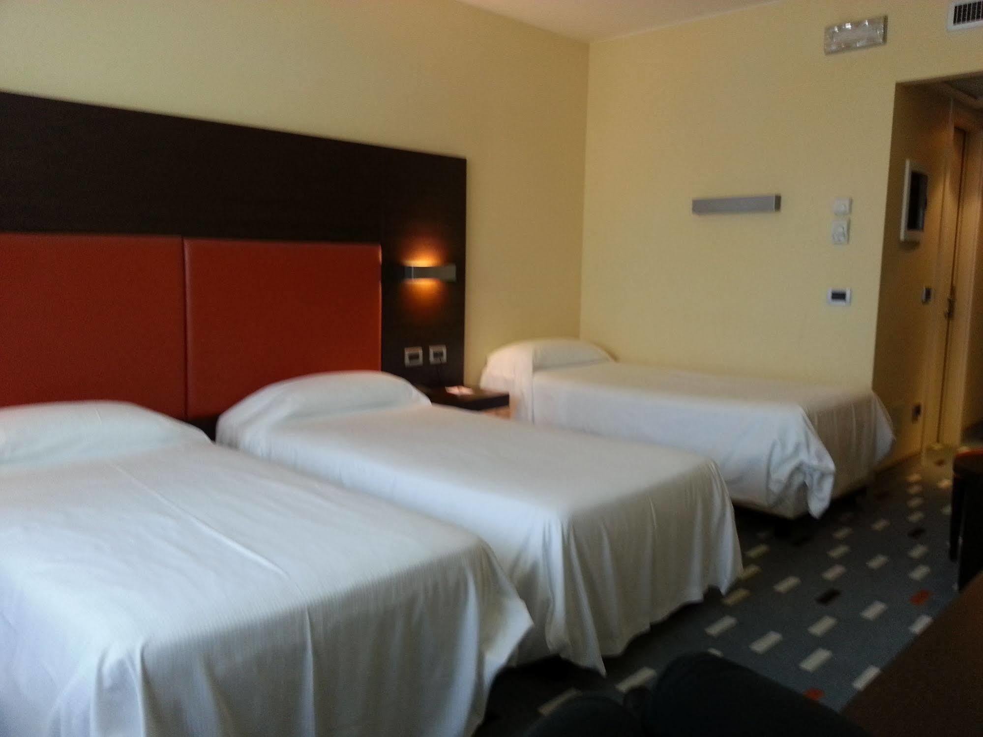 Hotel Major Ronchi Dei Legionari Esterno foto